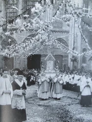 Procession of the Veil of the Virgin in front of the Royal Portal of the Cathedral of Notre-Dame de Chartres